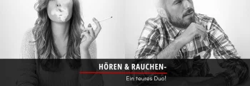 Frau und Mann rauchen mit Rauchwolken vor weißem Hintergrund